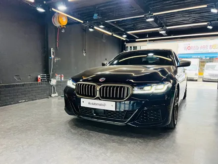 BMW G30 5시리즈 M550i 크리스탈 패키지 + M1M2 버튼 + 카본 패들시프트.