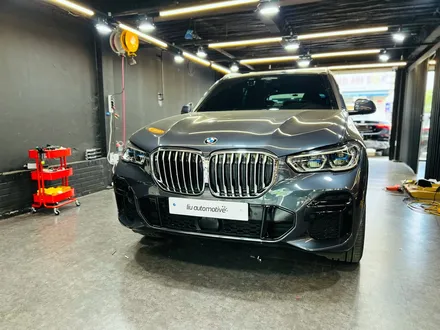 BMW G05 X5 퍼포먼스 카본 핸들 프레임 교체 + M1M2버튼 생성 + 패들시프트 추가 작업.