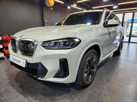 BMW iX3 키드니 그릴 교체 시공.