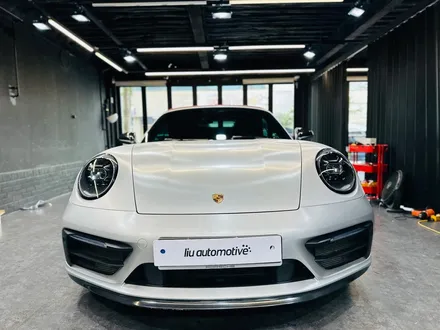 포르쉐 992 카레라 GT3 타입 기어노브 교체 작업.