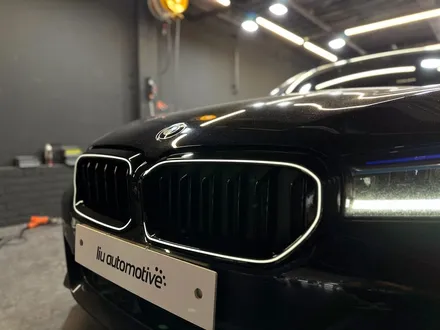 BMW G30 5시리즈 아이코닉 글로우 LED 그릴 교체.