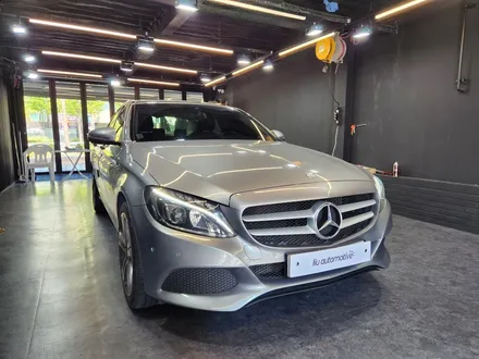 벤츠 W205 C클래스 C200 순정 디퓨저 크롬라인 교체 부품.