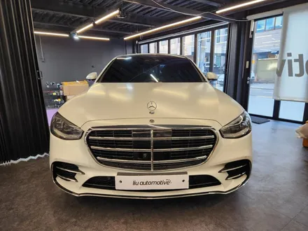 벤츠 W223 S클래스 순정 부메스터 + 피아노트림 + 액티브엠비언트