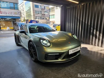 포르쉐 992 카레라 GTS 레드 계기판 크로노 패키지.