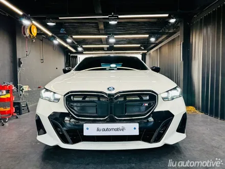 BMW i5 소프트클로징 고스트도어 옵션 설치.