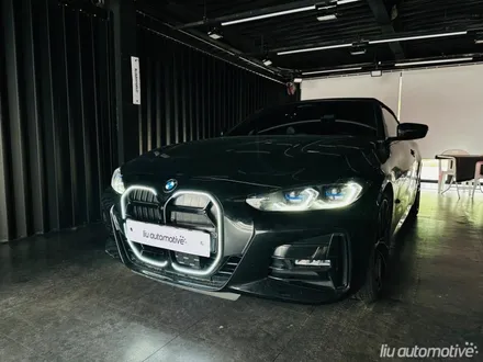 BMW 4시리즈의 인기 엠비언트 인테리어 패키지를 확인해보세요.