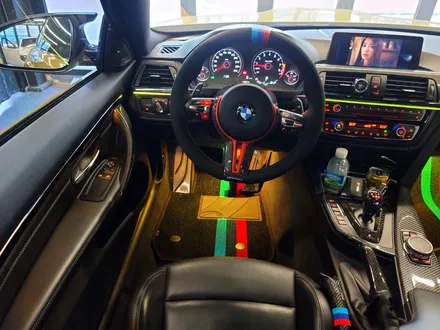 BMW M4 리츠 스마트 엠비언트. 엠비언트가 불어넣는 생기.