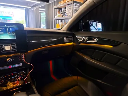 벤츠 W218 CLS 리츠 스마트 엠비언트. CLS에 어울리는 감각적인 분위기.