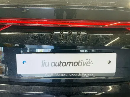 아우디 Q8 50TDI 블랙팩 + 실내 카본트림 교체. 인테리어와 익스테리어 모두 시크하게.