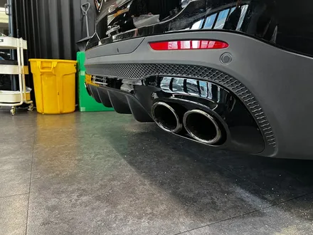 벤츠 GLB AMG 디퓨저 세트. AMG 리어 디퓨저로 완성되는 뒷모습.