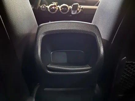 벤츠 C118 CLA45AMG 2열 후석 송풍구 설치 엠비언트 추가작업. 후석 송풍구 설치에 엠비언트까지.