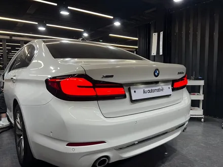 BMW G30 5시리즈 LCI 테일램프 교체 순정 부품. 믿을 수 있는 순정 테일램프.