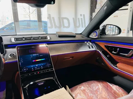 벤츠 W223 S클래스 순정부품 부메스터 4D + 액티브엠비언트.
