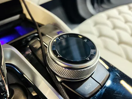 BMW G30 5시리즈 M550i 크리스탈 패키지 + M1M2 버튼 + 카본 패들시프트.