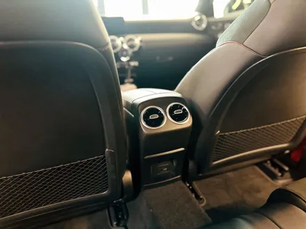 벤츠 W177 A45AMG 순정부품 후석송풍구 생성 + 블랙 엠블럼 교체 세트.
