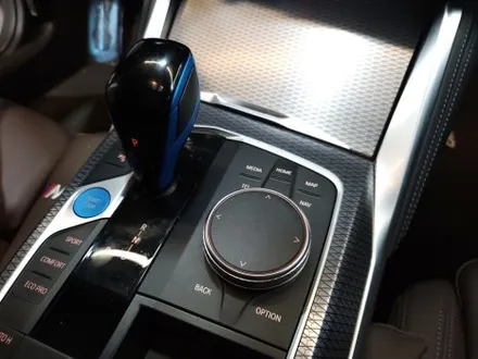 BMW i4 크리스탈 기어노브.