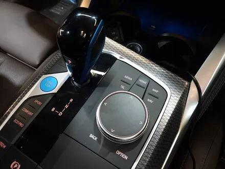 BMW i4 실내 카본 인테리어 + 리츠 광각미러 + 크리스탈 기어노브 세트.