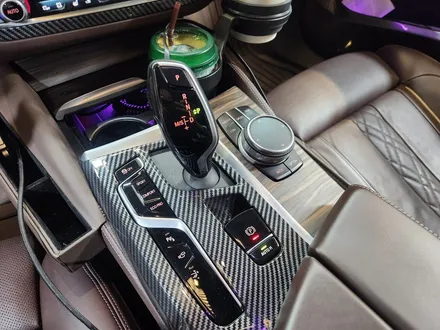 BMW 6GT 아이코닉글로우 그릴 + M1M2버튼 + M트랙 계기판 + 크리스탈 기어노브.