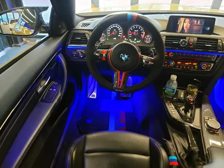 BMW M4 리츠 스마트 엠비언트. 엠비언트가 불어넣는 생기.