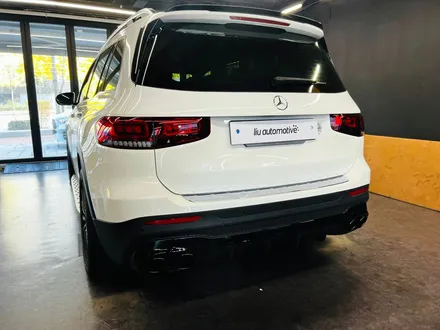 벤츠 GLB200d 45AMG 타입 디퓨저 세트. AMG 리어 디퓨저로 완성되는 뒷모습.