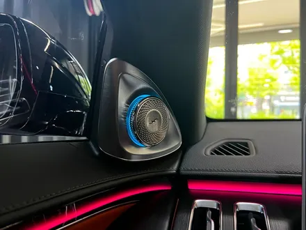 벤츠 W223 S클래스 순정 4D 부메스터 + 액티브 엠비언트 옵션 패키지.