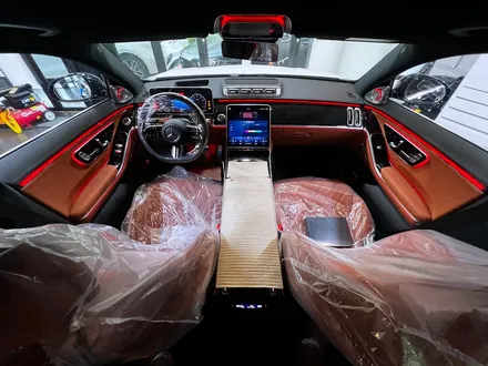 벤츠 W223 S클래스 숏바디 전용 부품 액티브엠비언트 + 순정 4D 부메스터.