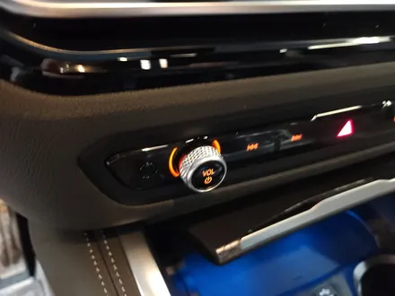 BMW i4 실내 카본 인테리어 + 리츠 광각미러 + 크리스탈 기어노브 세트.