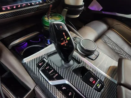 BMW 6GT 아이코닉글로우 그릴 + M1M2버튼 + M트랙 계기판 + 크리스탈 기어노브.
