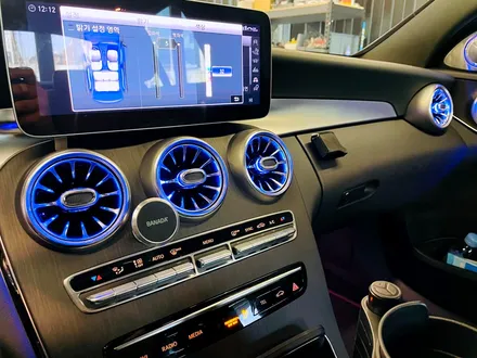 벤츠 W205 C클래스 64컬러 송풍구 엠비언트. 후석까지 화려한 분위기로.