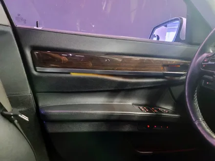 BMW F02 7시리즈 리츠 스마트 엠비언트. 모두가 탐내는 차에도 필수, 엠비언트.