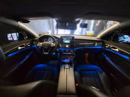 벤츠 W218 CLS 리츠 스마트 엠비언트. CLS에 어울리는 감각적인 분위기.