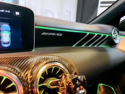 벤츠 C118 CLA 엠비언트 AMG 패키지. 미드레인지 스피커 + AMG 바 엠비언트 + AMG 핸들커버.