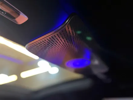 벤츠 W223 S클래스 순정 4D 전동 부메스터 스피커 + 천장 엠비언트 연동 패키지.