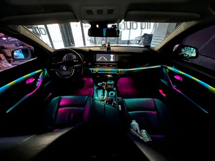 BMW F10 5시리즈 리츠 무빙 액티브 엠비언트 시공 작업.