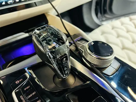 BMW G30 5시리즈 M550i 크리스탈 패키지 + M1M2 버튼 + 카본 패들시프트.