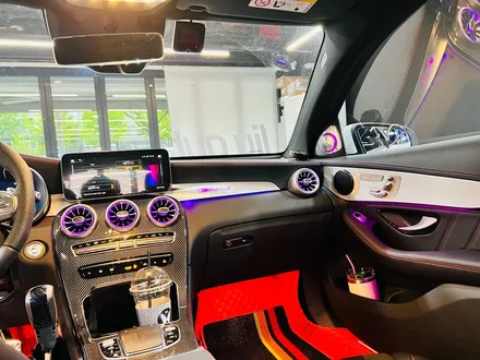 벤츠 GLC 43AMG 엠비언트 풀패키지 (송풍구+트위터 외).