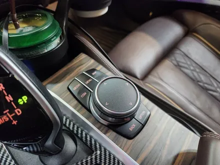 BMW 6GT 아이코닉글로우 그릴 + M1M2버튼 + M트랙 계기판 + 크리스탈 기어노브.