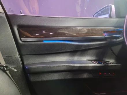 BMW F02 7시리즈 리츠 스마트 엠비언트. 모두가 탐내는 차에도 필수, 엠비언트.