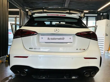 벤츠 W177 신형 A45 AMG 2열 후석 송풍구 설치. 신차에 필수, 프리미엄 PPF 보호 필름.