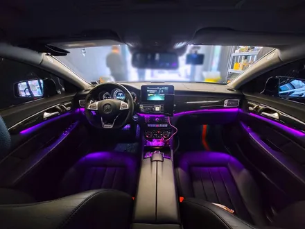 벤츠 W218 CLS 리츠 스마트 엠비언트. CLS에 어울리는 감각적인 분위기.