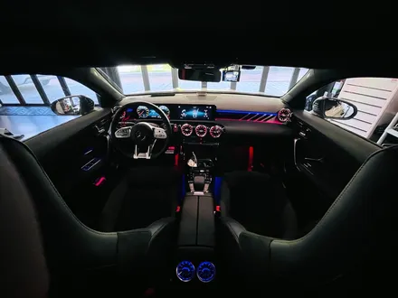 벤츠 W177 A45 AMG 순정 엠비언트 확장 작업. 순정으로 정확하게.