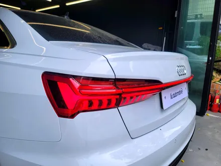 아우디 A6 C8 신차 출고 패키지 (S6그릴+RS6그릴+디퓨저+스포일러+미러+테일램프+실내엠비언트+컵홀더설치+타공기어노브+S6시동버튼+후석USB설치+안전벨트엠비언트+크롬죽이기).