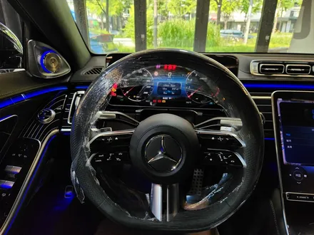 벤츠 W223 S클래스 피아노트림 + 액티브엠비언트 + 부메스터.