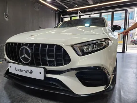 벤츠 W177 A45AMG 순정부품 후석송풍구 생성 + 블랙 엠블럼 교체 세트.