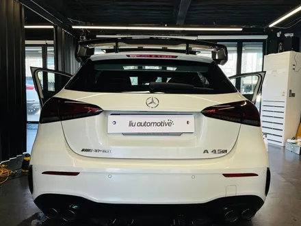벤츠 W177 신형 A45 AMG 2열 후석 송풍구 설치. 신차에 필수, 프리미엄 PPF 보호 필름.