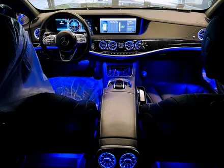 벤츠 W222 S클래스 S350d 송풍구 트위터 엠비언트 세트. 두 가지 엠비언트로 실내 인테리어 연출하기.