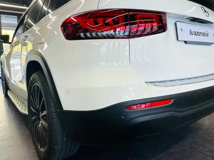 벤츠 GLB200d 45AMG 타입 디퓨저 세트. AMG 리어 디퓨저로 완성되는 뒷모습.