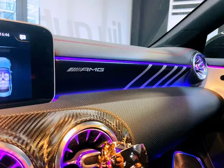 벤츠 C118 CLA 엠비언트 AMG 패키지. 미드레인지 스피커 + AMG 바 엠비언트 + AMG 핸들커버.