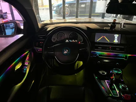 BMW F10 5시리즈 리츠 무빙 액티브 엠비언트 시공 작업.