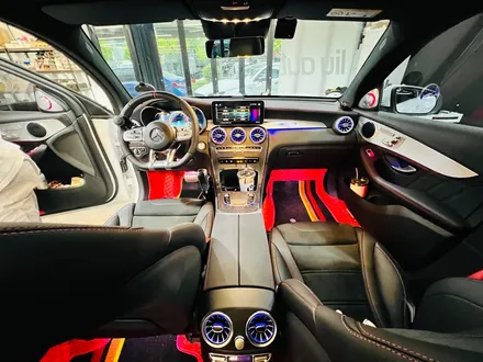 벤츠 GLC 43AMG 엠비언트 풀패키지 (송풍구+트위터 외).